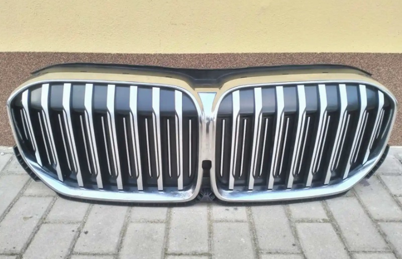 Решетка радиатора от BMW G12 7series